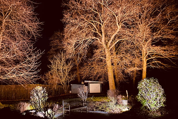 Professionelle Gartenbeleuchtung mit Außenleuchten – exklusives Lichtdesign Beispiel 2
