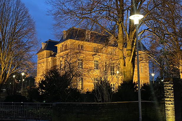 Atmosphärisches Außenlicht für Garten und Hof – professionelle Installation Beispiel 9