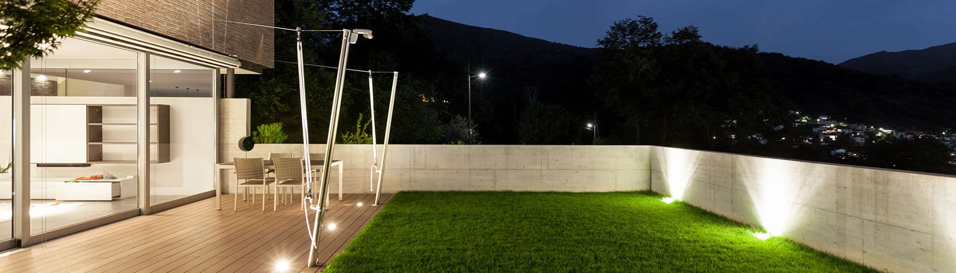 Professionelle Gartenbeleuchtung bei Nacht – Lichtergarten von Licht von Klein