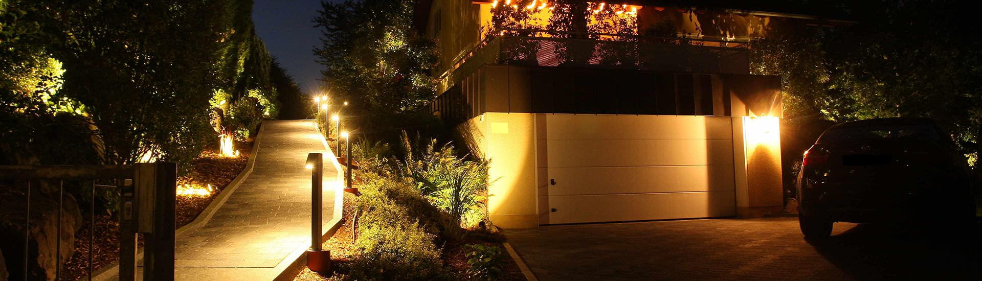 Sichere Gartenbeleuchtung: blendfreie Wege, Stufenlicht und Einfahrt