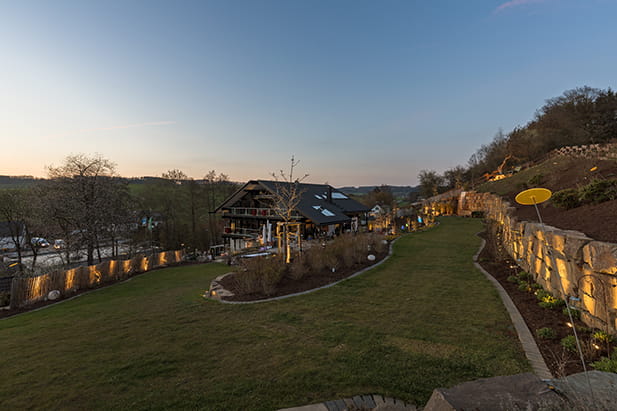 Individuelle Gartenbeleuchtung in Lindlar – mediterrane Stimmung mit LED-Beleuchtung