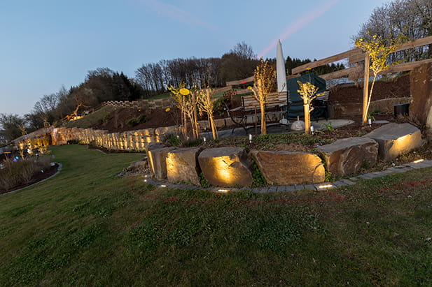 Mediterrane Außenbeleuchtung in Lindlar – harmonisches Zusammenspiel von Licht und Natur