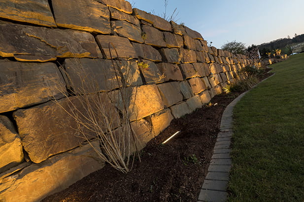 Gartenbeleuchtung Lindlar – mediterrane Akzente mit warmweißer LED-Beleuchtung